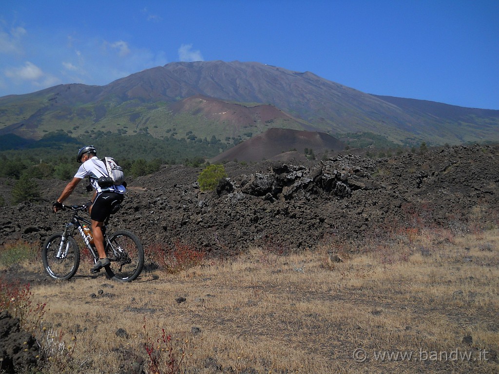DSCN5487.JPG - Una pedalata sulla lava del 1865