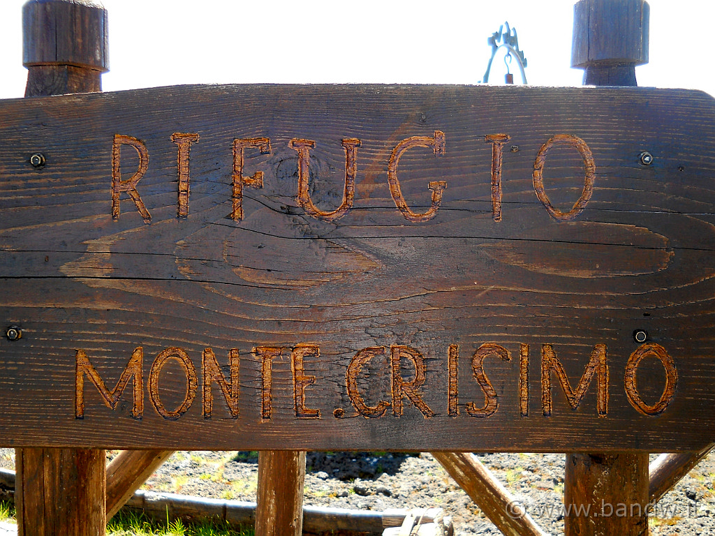 DSCN4143.JPG - Arriviamo al rifugio Crisimo e ne approfittiamo per una sosta spuntino