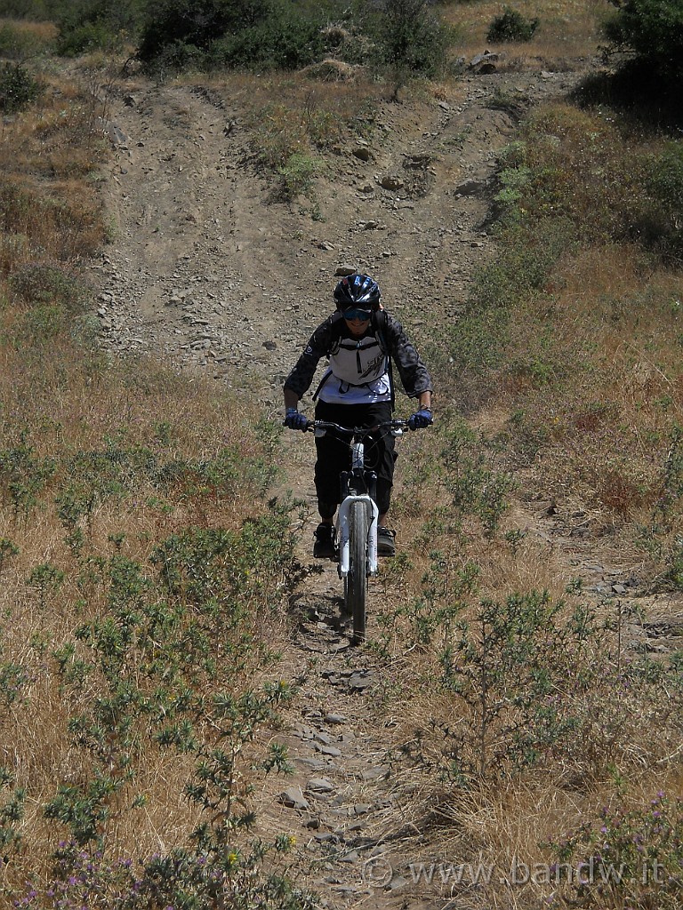 DSCN0072.JPG - Ovviamente non si potevano lasciare inesplorati questi piccoli tracciati e Fili86raceface se li macina