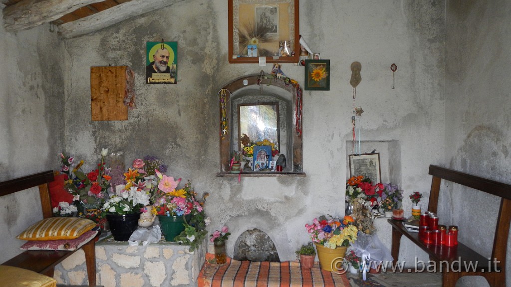 DSCN9630.JPG - Gli interni della Cappella delle Tre Vergini