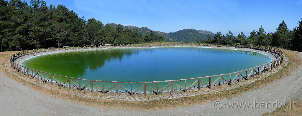 DSCN5780-81-82-83.jpg - La vasca di contenimento acqua per gli incendi sui Peloritani