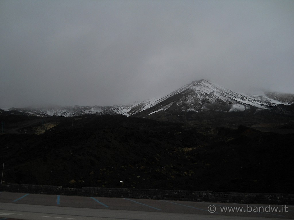 DSCN1749.JPG - N.B.  Appena in tempo, qui sono al Rifugio Sapienza (in auto) ed ecco come è cambiato il tempo nel giro di pochi minuti, per oggi mi è andata bene :-))