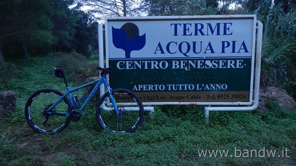 DSCN8664.JPG - valle del belice e terme di Acqua Pia