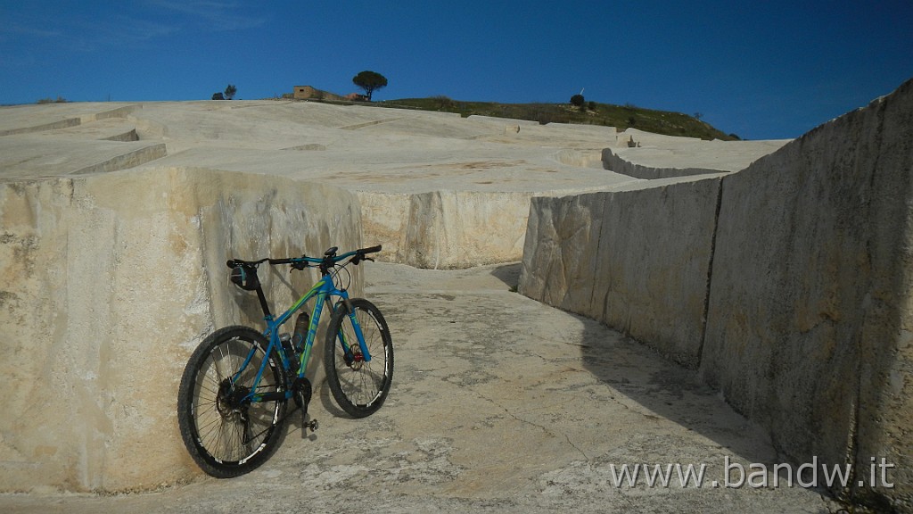 DSCN8685.JPG - valle del belice e terme di Acqua Pia