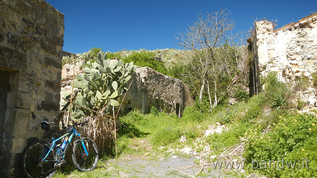 DSCN4632.JPG - Vizzini Exploring