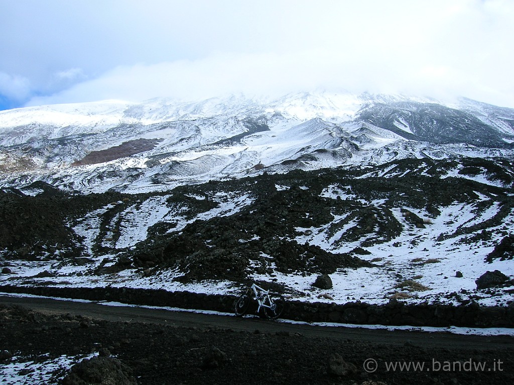 DSCN7356.JPG - Contrasti di Biano e Nero sull'Etna