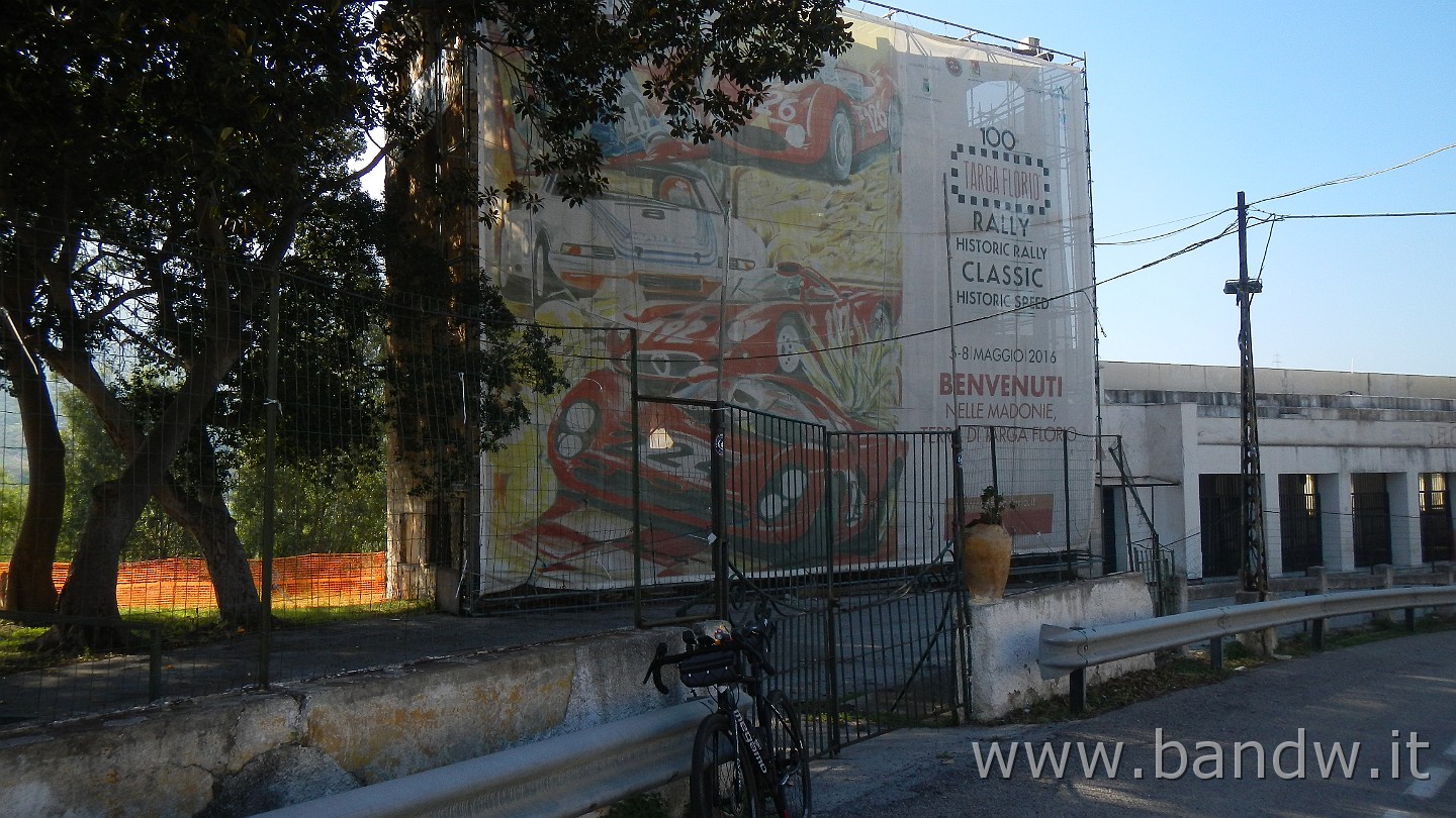 DSCN9880.JPG - Sosta lungo la SS 120 nei pressi delle tribune della Targa Florio a Floriopoli