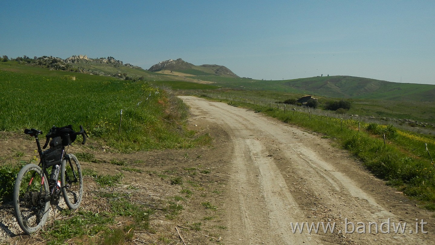 DSCN9464.JPG - Strade bianche.....o quasi