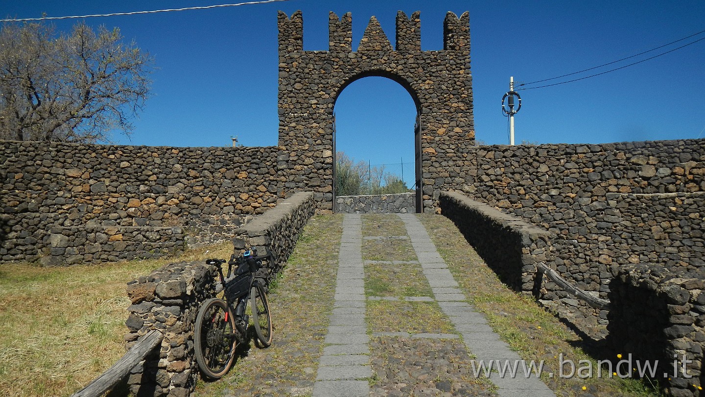 DSCN9503.JPG - In giro per vecchi sentieri
