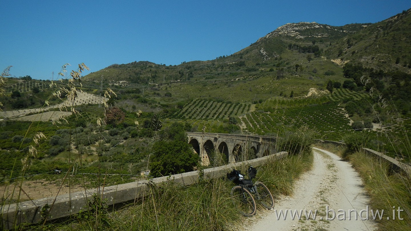 DSCN9723.JPG - Ponte sul fiume Sosio
