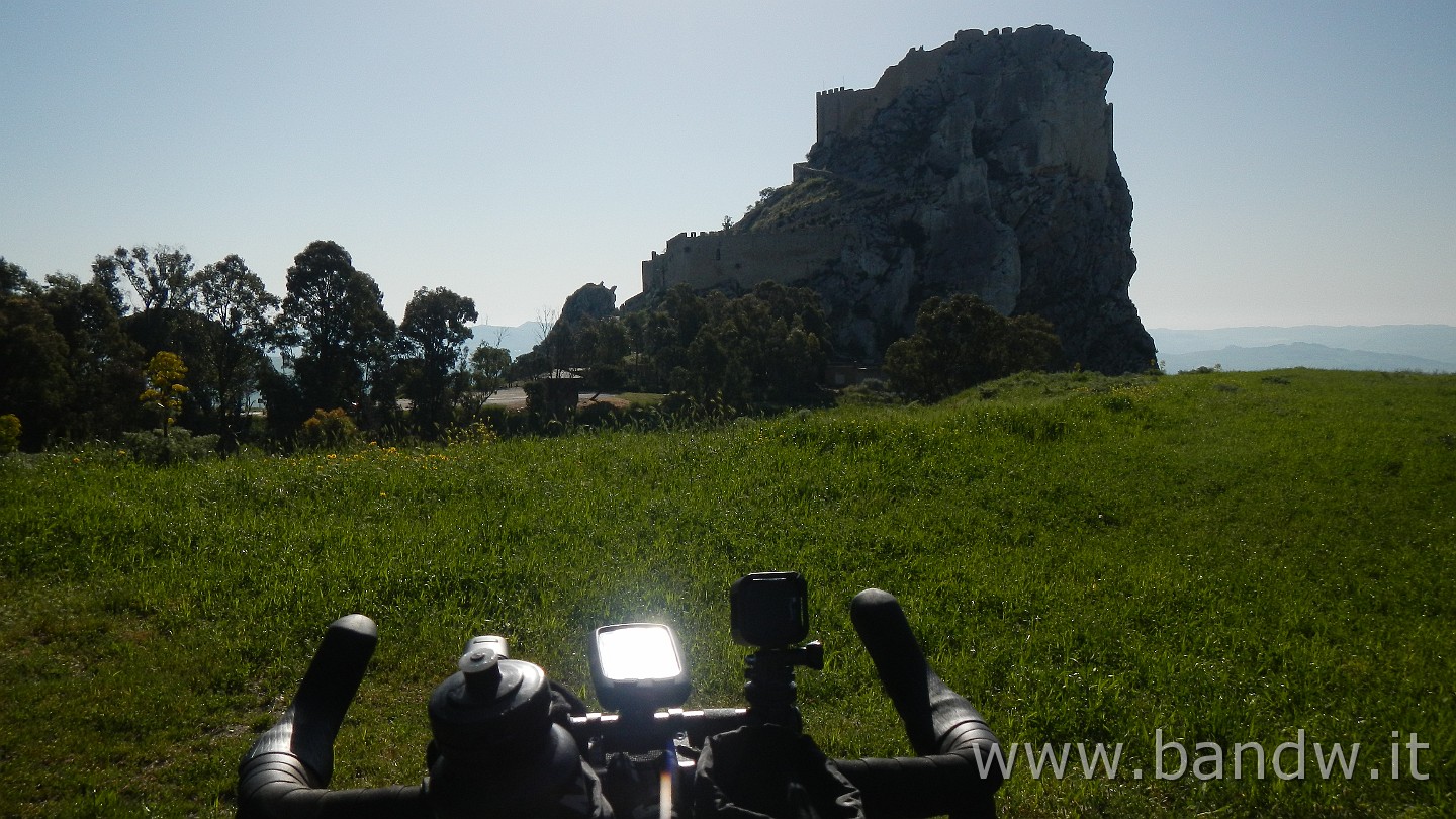 DSCN9750.JPG - Mussomeli ed il Castello Manfredonico che ho già visitato qualche anno fà (vedi le mie foto sui Castelli).....ma tanto oggi non si poteva visitare per uno sciopero del personale