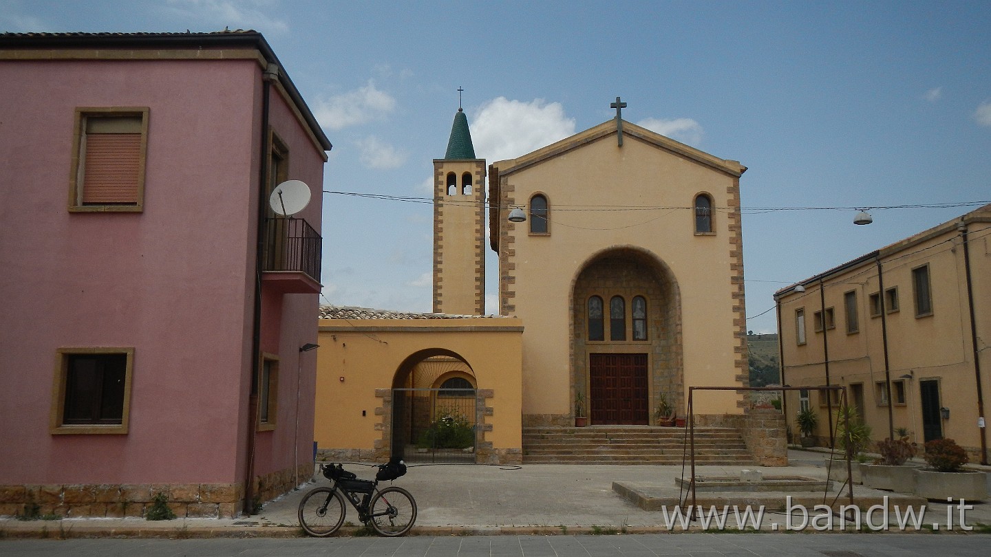 DSCN9769.JPG - Lungo la Sp 30 mi fermo a Borgo Cascino