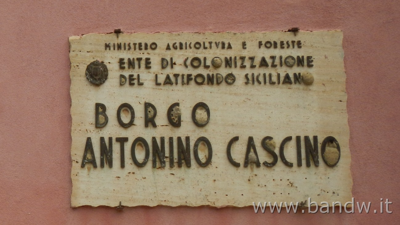 DSCN9772.JPG - Lungo la Sp 30 mi fermo a Borgo Cascino