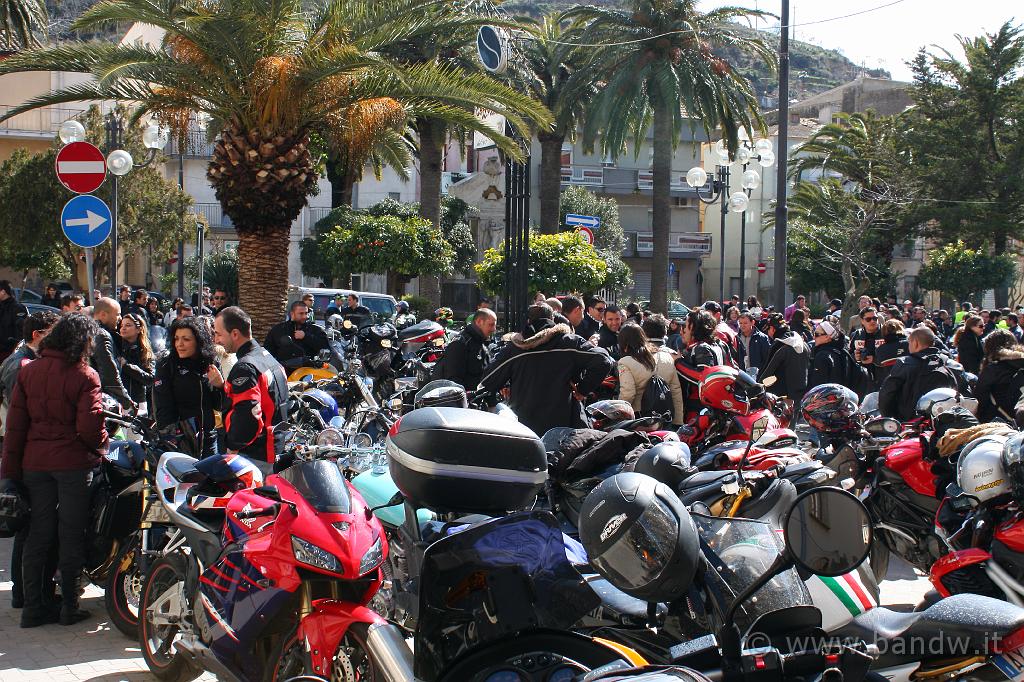 5MotoradunoCarricoforte_013.JPG - Tutti in sosta a Leonforte