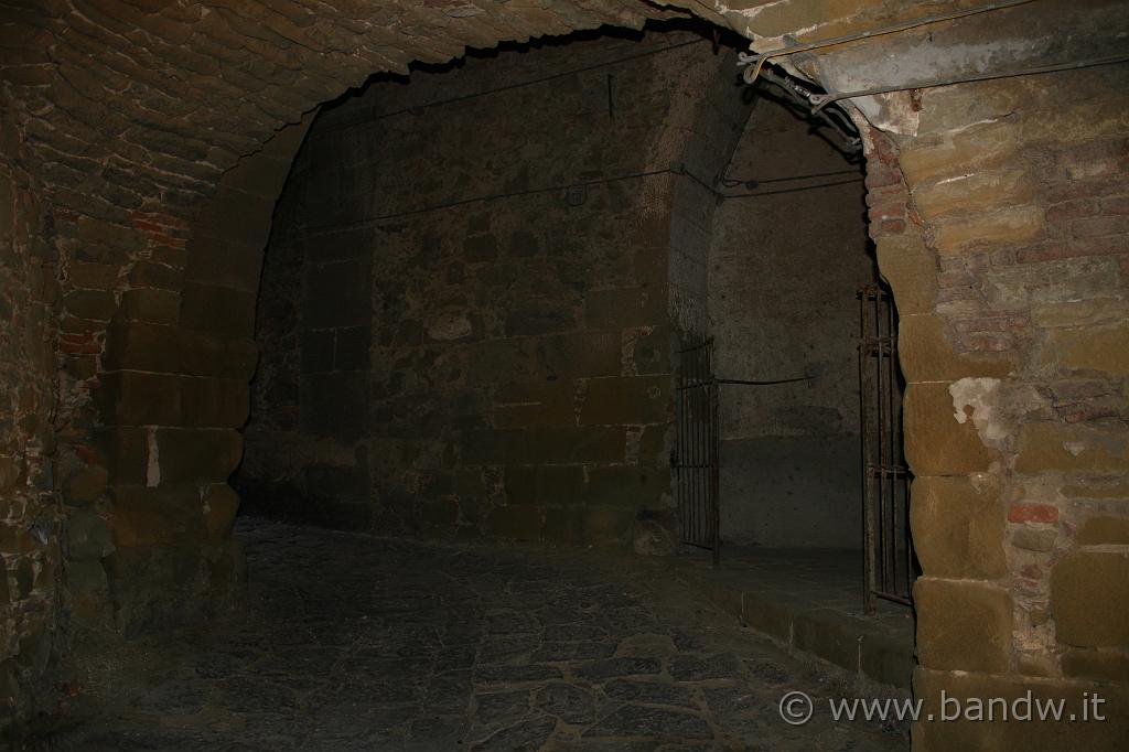 Adrano_e_Troina_032.JPG - Troina (EN)- Vicolo tra la chiesa Maria SS. Annunziata la torre Aragonese e la chiesa di San Giorgio