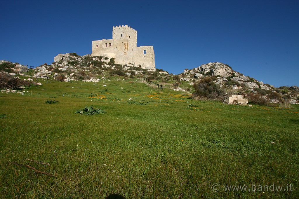Giro_castelli_terza_parte_124.JPG - ... cosicché gli abitanti del castello poterono recuperarla ...