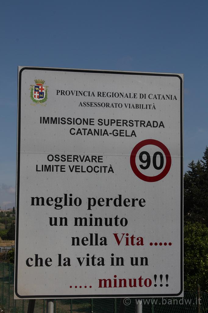 Cartellonistica.JPG - Ecco cosa girerà in mente per tutta la giornata "...meglio perdere un minuto nella vita.....che la vita in un minuto...!!!!