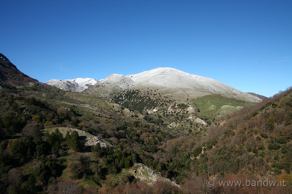 Madonie_inverno_2009_060.JPG - Uno sguardo sulle Madonie lungo la via del ritorno sull SP54