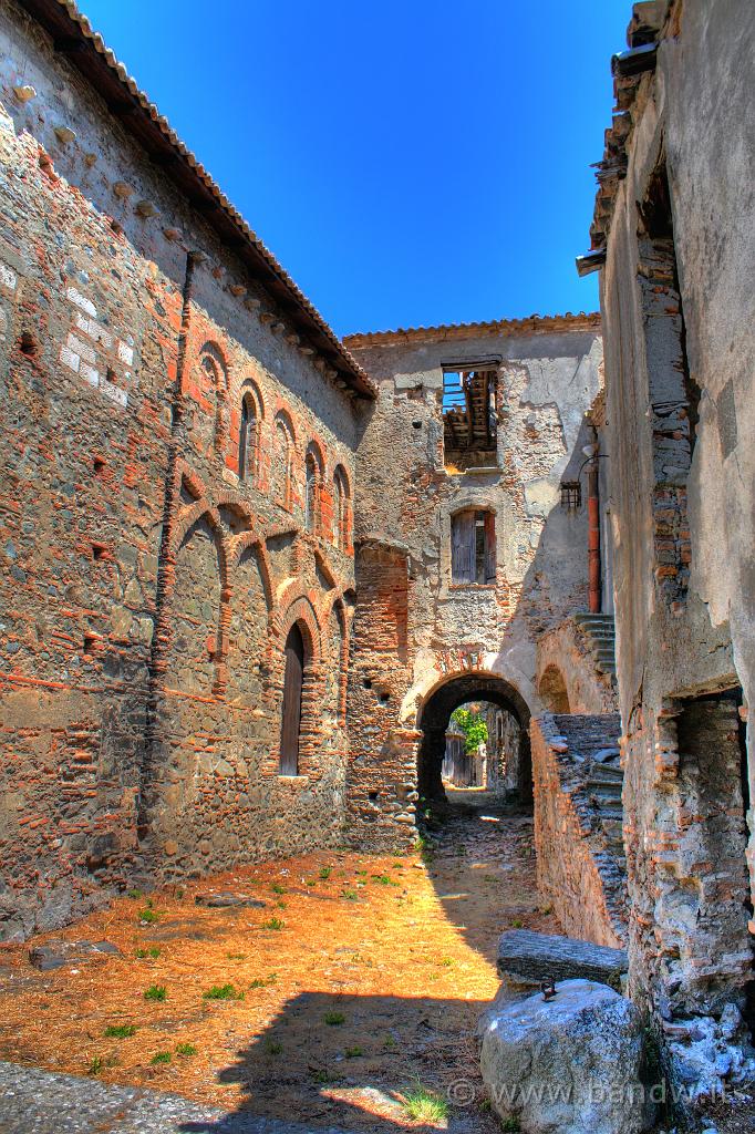 SS114_050.jpg - Mili San Pietro - Monastero adiacente l'Abbazia Basiliana di Santa Maria