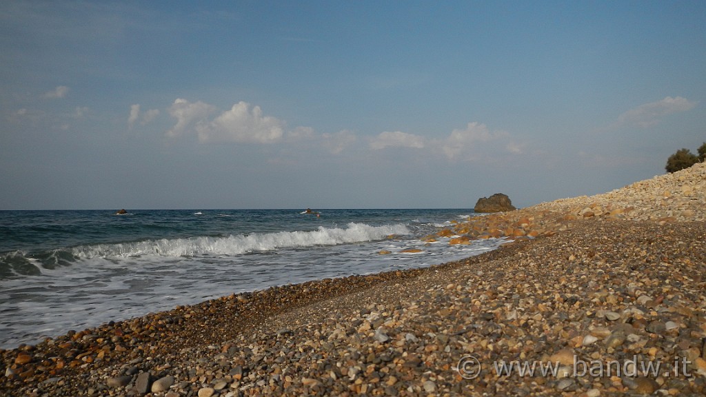 DSCN9531.JPG - Una pausa di relax a mare dopo 78 km di pedalate
