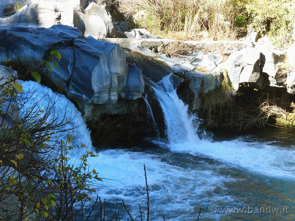 SDC11098.JPG - Le cascate lungo il fiume Alcantara