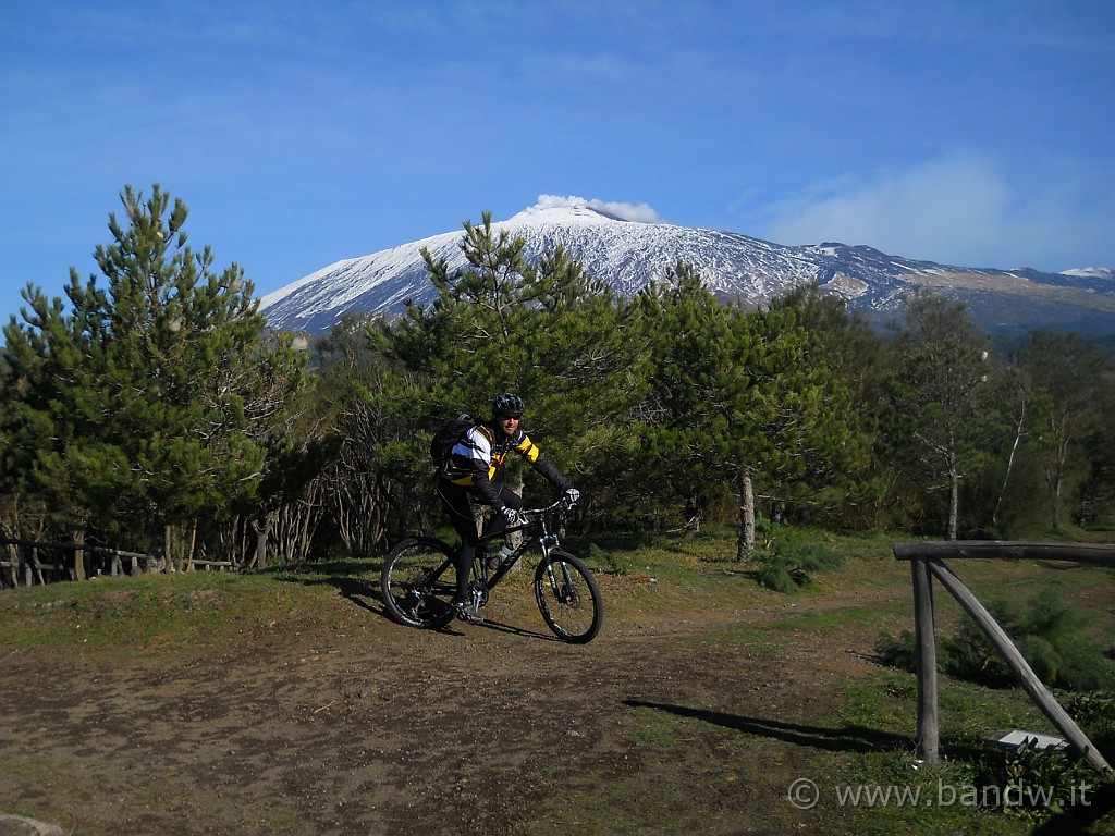 DSCN3196.JPG - Arriviamo sopra Monte Turchio, l'Etna è in bella mostra