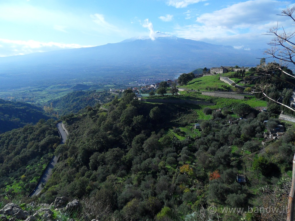 SDC10148.JPG - L'Etna ci osserva sempre da lontano