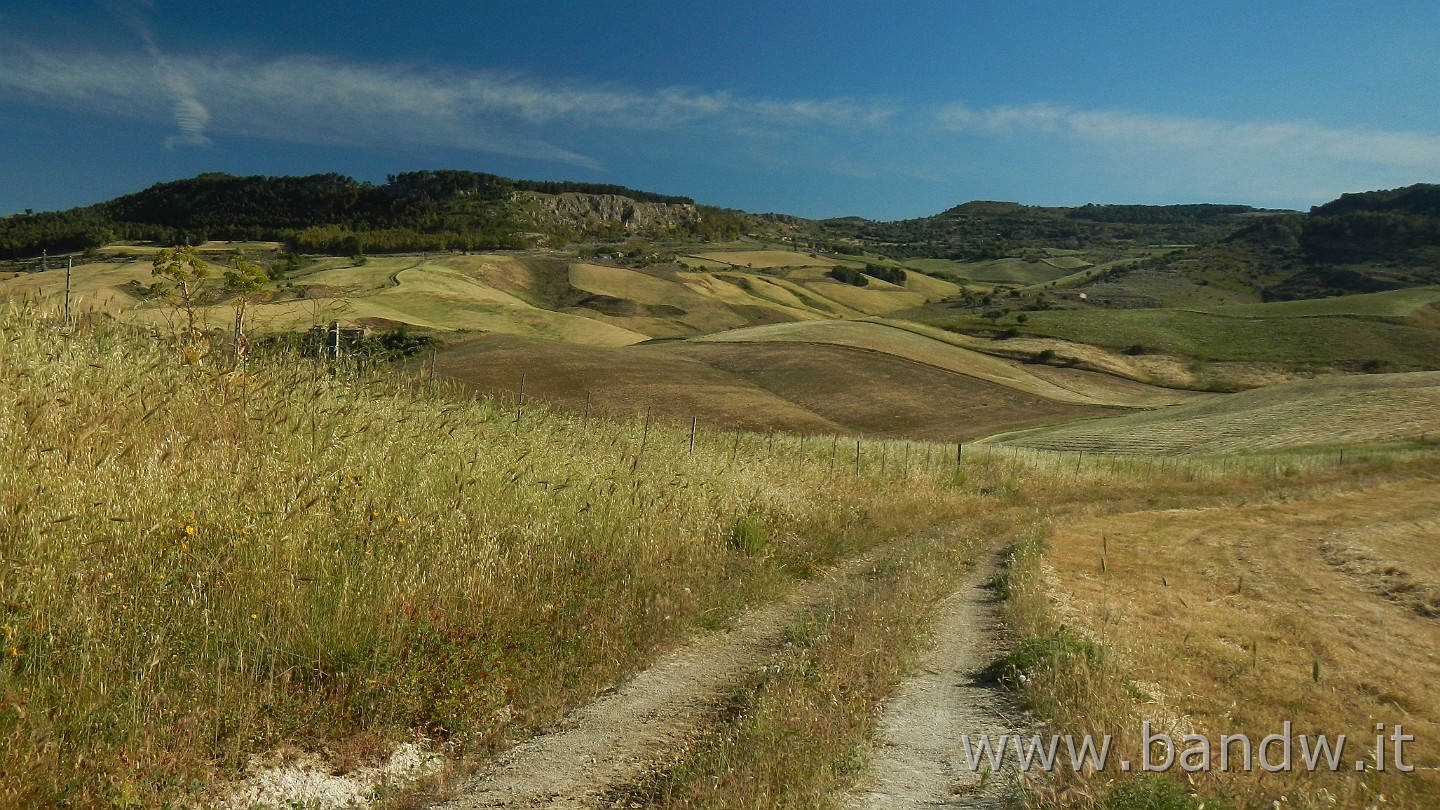 DSCN9247.JPG - Calascibetta e dintorni (Lago Villarosa, Villadoro, Cacchiamo, Monte altesina, Necropoli Realmese)