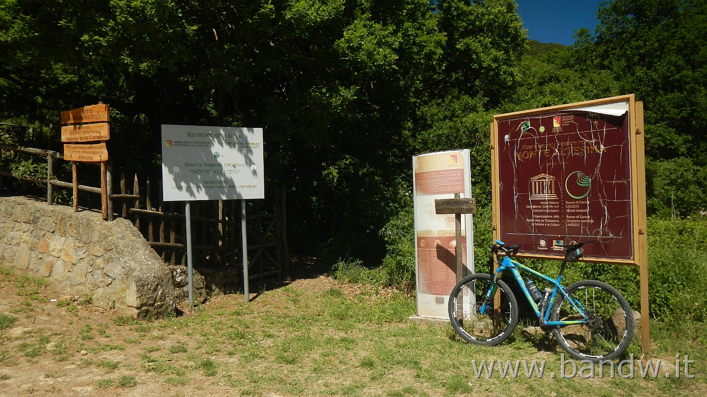 DSCN9277.JPG - Calascibetta e dintorni (Lago Villarosa, Villadoro, Cacchiamo, Monte altesina, Necropoli Realmese)