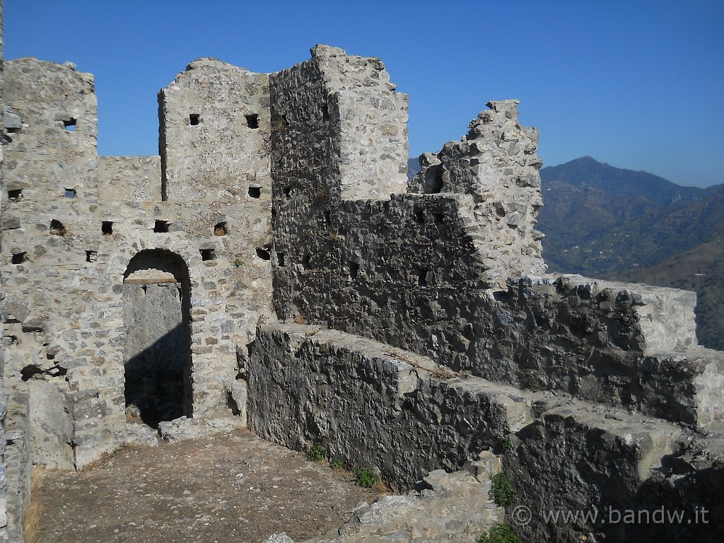 DSCN7711.JPG - Il Castello Belvedere di Fiumedinisi