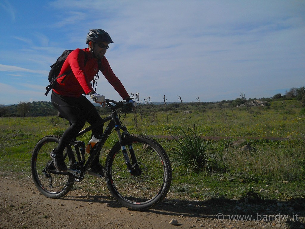 DSCN2714.JPG - Gaetano procede con disinvoltura con la sua Canyon XC 7.............