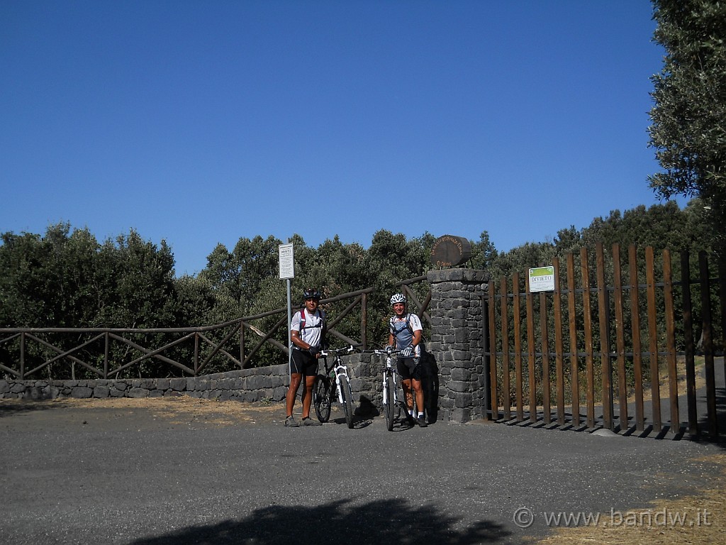 DSCN6525.JPG - Foto ricordo insieme ad Alfio, ottimo pedalatore e compagno di pedalata