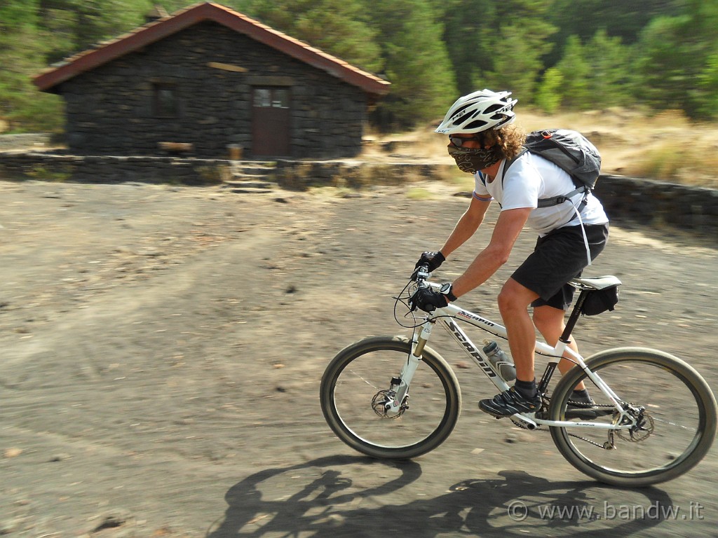 SDC17515.JPG - Bellissimo "Panning" fatto da Gaetano davanti al Rifugio Galvarina