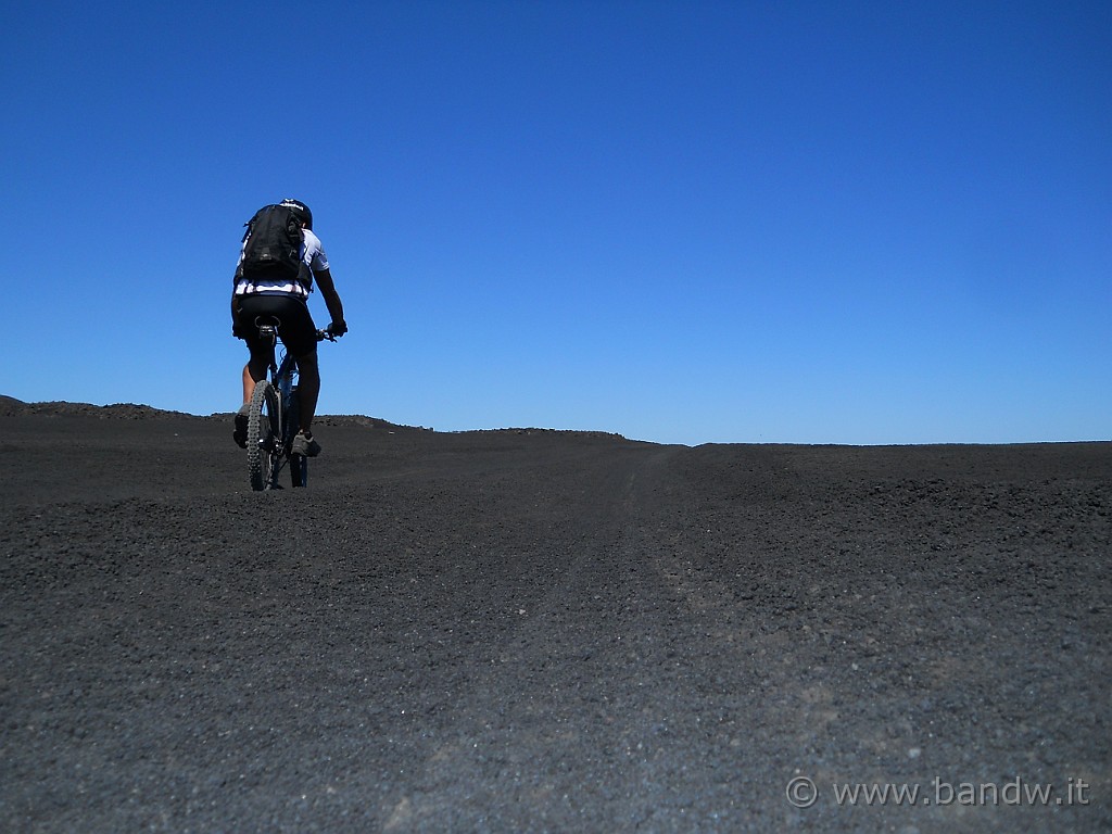 DSCN5925.JPG - Sembra di pedalare sulla luna (anche se in verità, lassù non ci ho ancora pedalato :-)) )