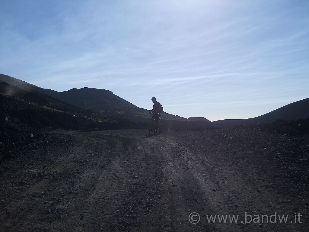 Etna-Torre_del_Filosofo_006.JPG - Apo61 mi scatta qualche foto