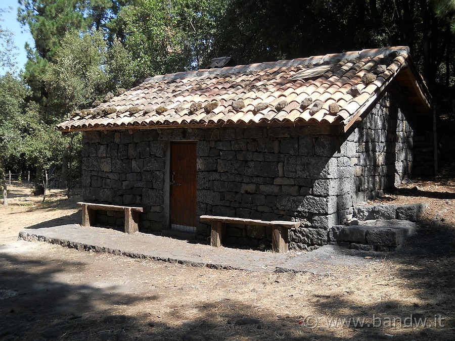 DSCN6291.JPG - Il rifugio è aperto agli escursionisti e pulito internamente