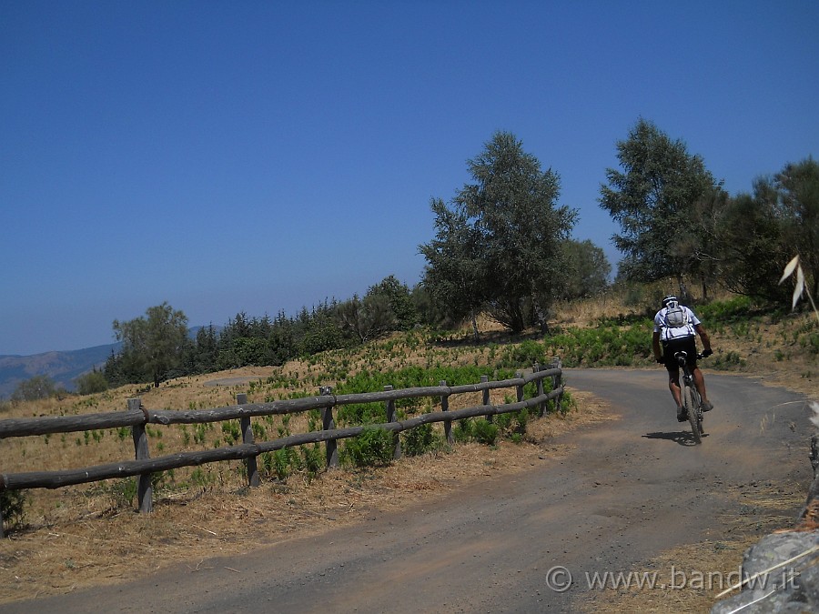 DSCN6310.JPG - Ridiscendo allegramente verso valle