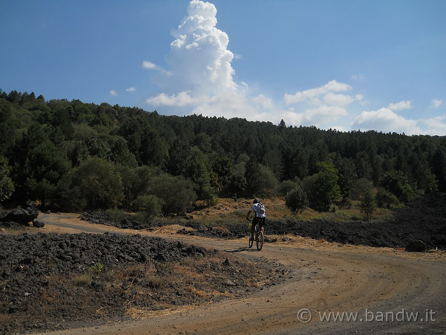 DSCN6331.JPG - Proseguo e l'Etna continua ancora a "mugugnare"