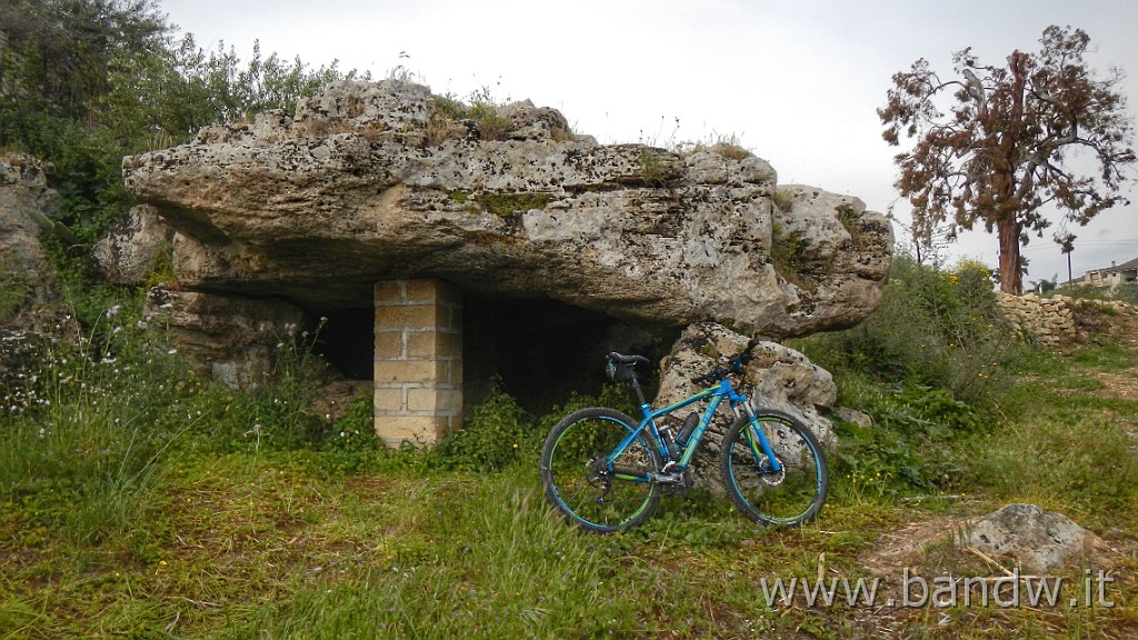 DSCN8104-01.jpeg - Dolmen di Avola