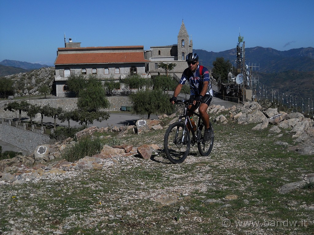 DSCN7545.JPG - Lascio il Santuario per dirigermi nel punto più panoramico