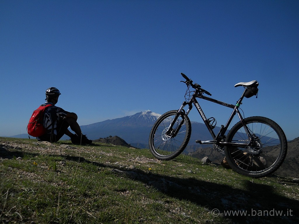 DSCN7550.JPG - Qui mi godo una merita pausa di riflessione osservando il meraviglioso panorama