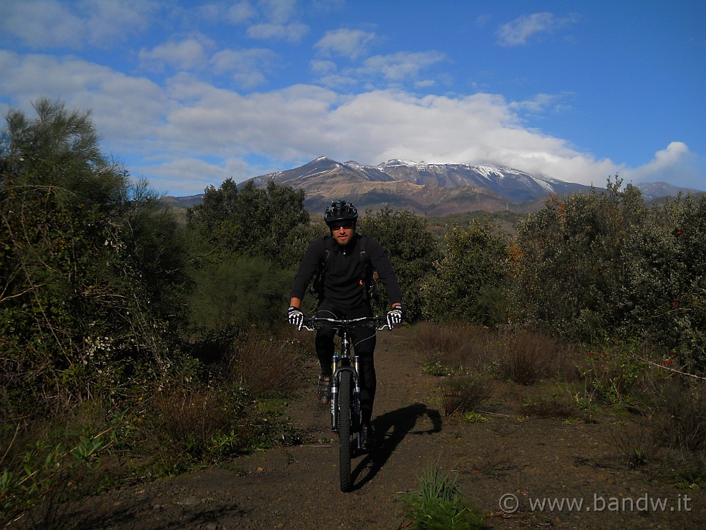 DSCN2198.JPG - Foto ricordo con l'Etna sullo sfondo