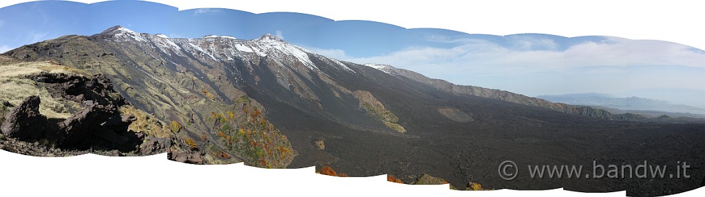 panoramica5.jpg - Panoramica dentro la Valle del Bove con l'unione di 11 scatti