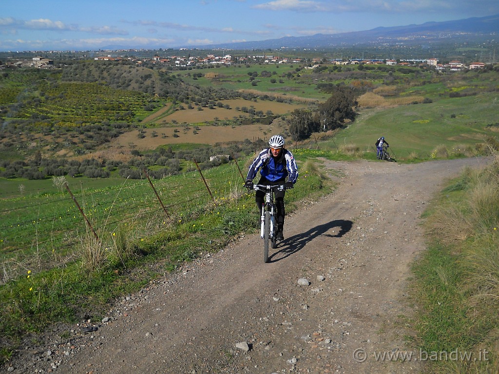 DSCN3373.JPG - Si riparte in direzione Motta Sant'Anastasia