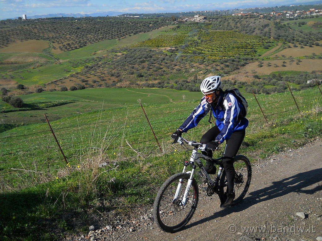 DSCN3374.JPG - Alfio non accenna fatica, una vera roccia........... oltre che grande biker!!!