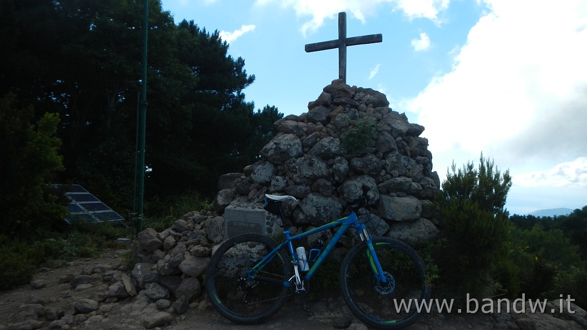 DSCN3452.JPG - Obiettivo conquistato, meta raggiunta (962 mt s.l.m.)