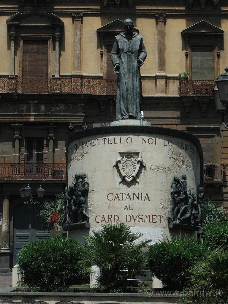 Monumenti Catania_003.JPG - Piazza San Francesco D'assisi - Monumento al Cardinale beato Giuseppe Benedetto Dusmet