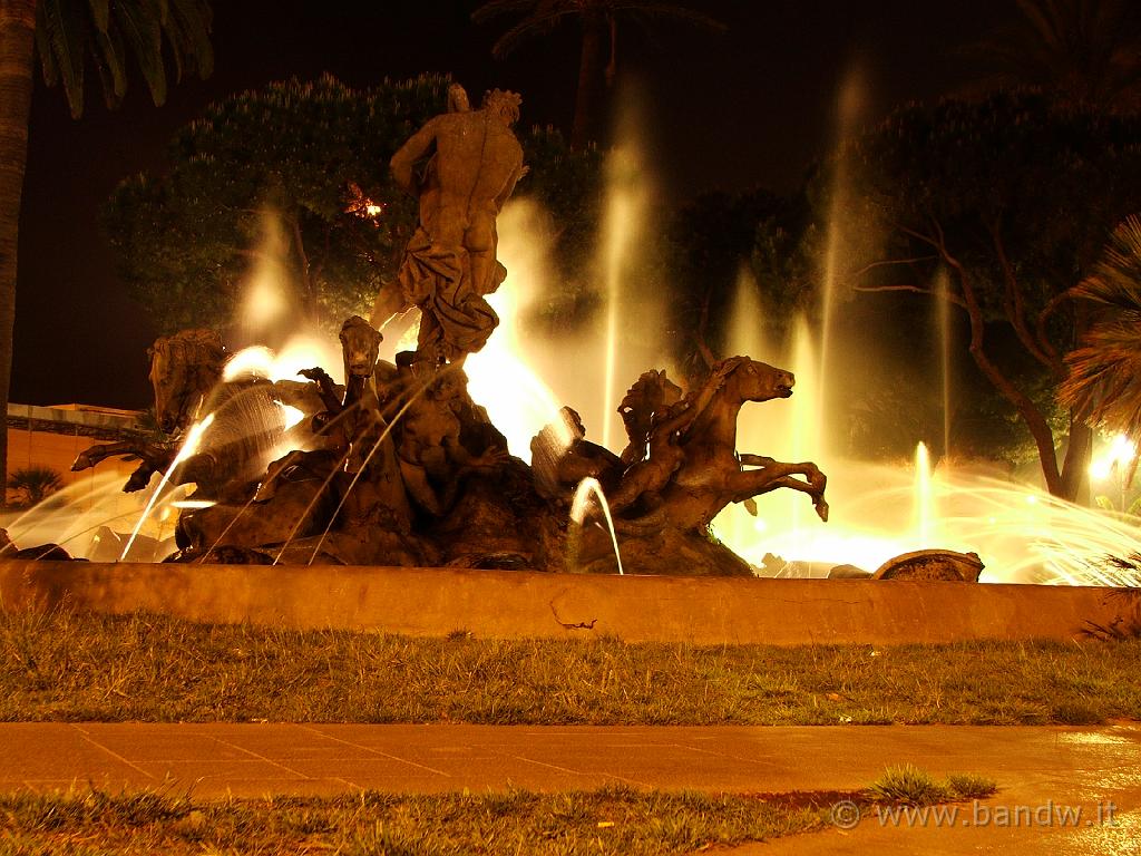 Piazze Catania_001.JPG - Piazza Giovanni XXIII - Fontana rappresentante il ratto di Preserpina da parte di Plutone