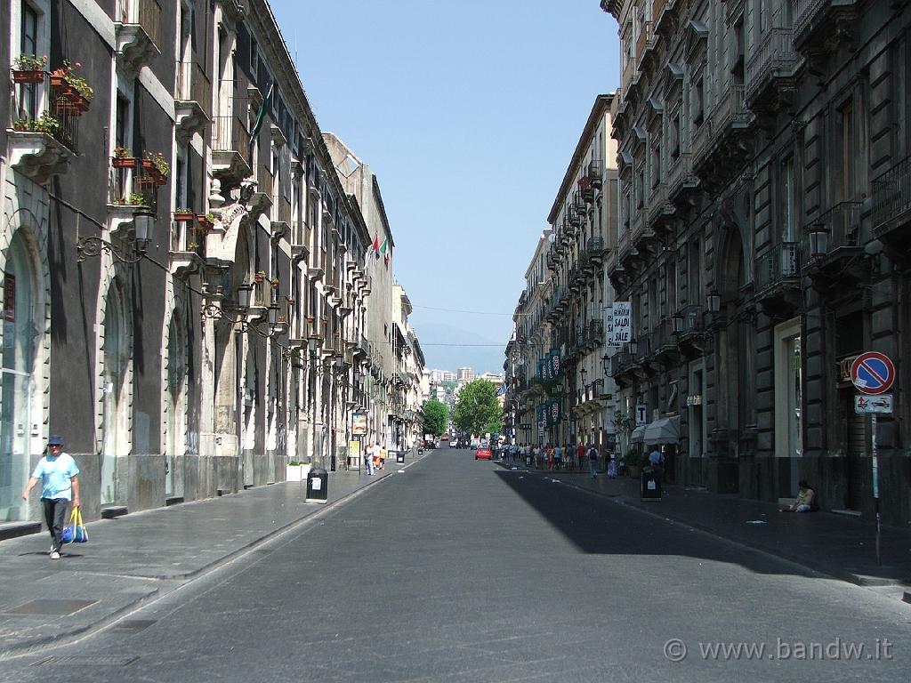 Strade_Vie_Catania_001.JPG - Via Etnea il 15 di Agosto