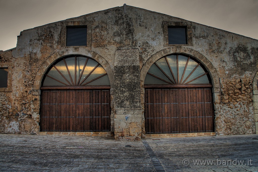 Marzamemi_035.jpg - Marzamemi - I portoni d'ingresso alla tonnara